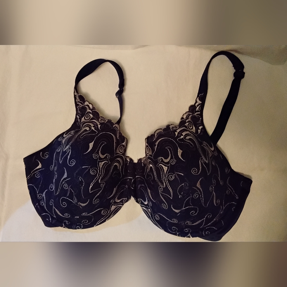 Navy Lace Underwire Bra with Embroidered Swirl Detail